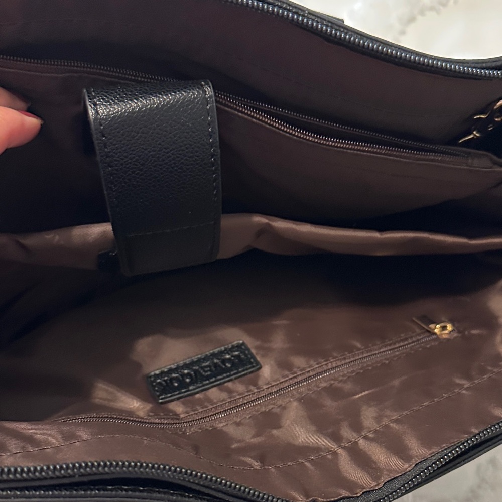 Elegant Black Leather Tote Bag - Picture 6 of 7